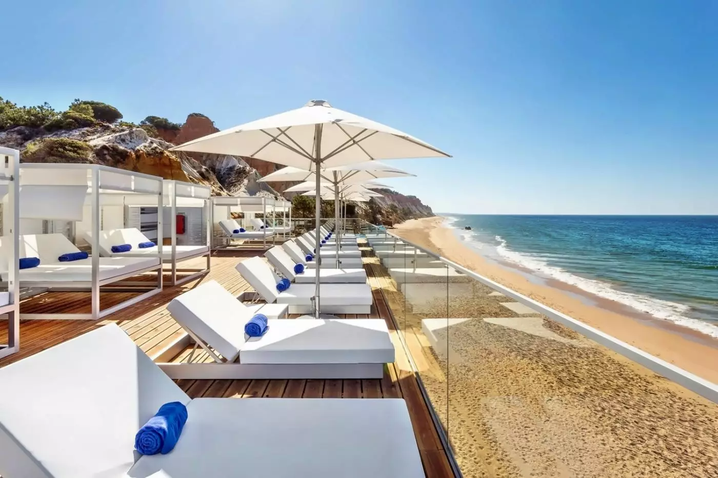 Pine Cliffs Residence