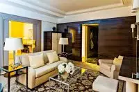 Thumbnail Prince de Galles Paris