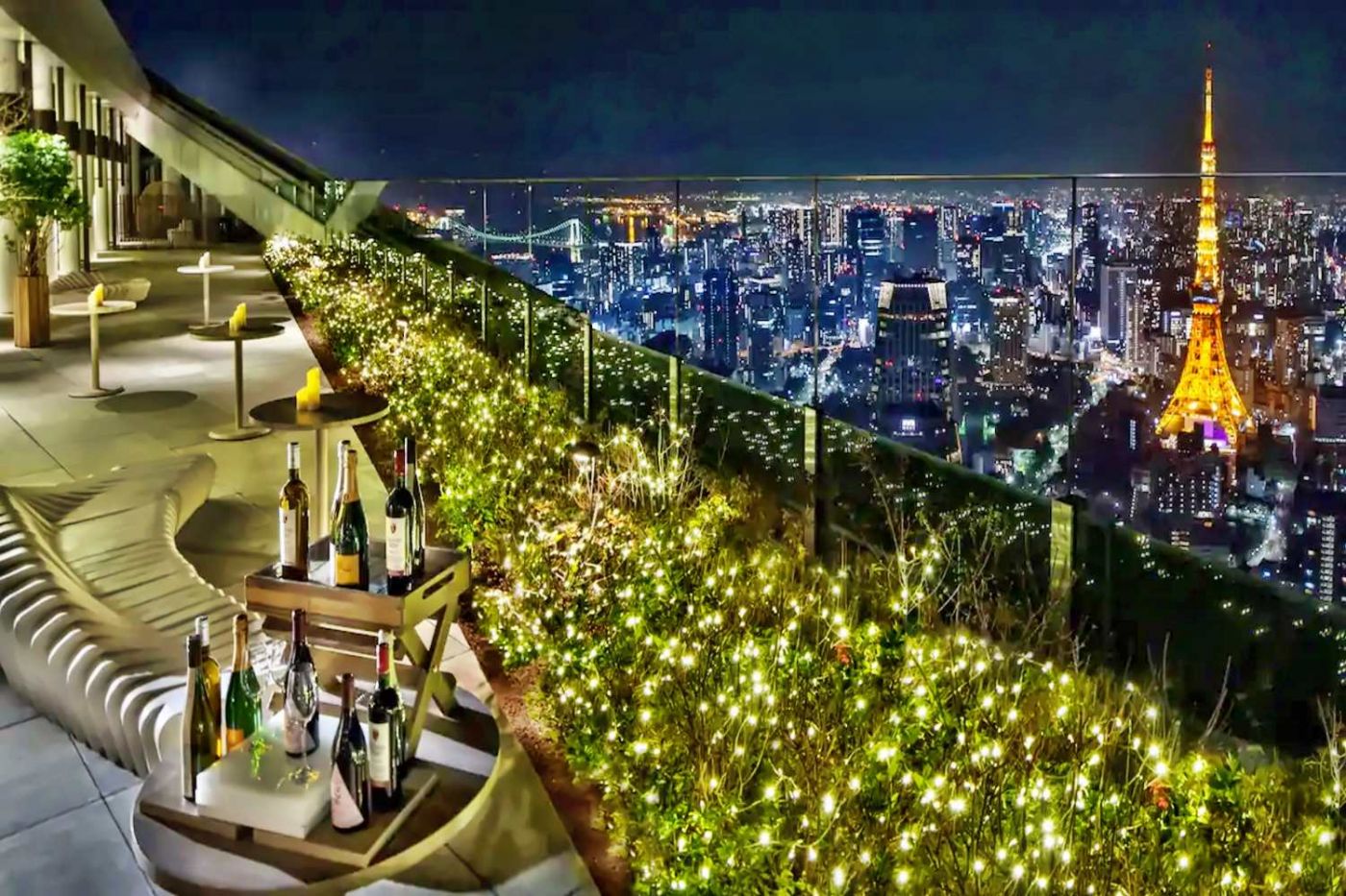 Rooftop Bar at Andaz Tokyo Toranomon Hills in Tokyo for luxury rooftop bar travelers