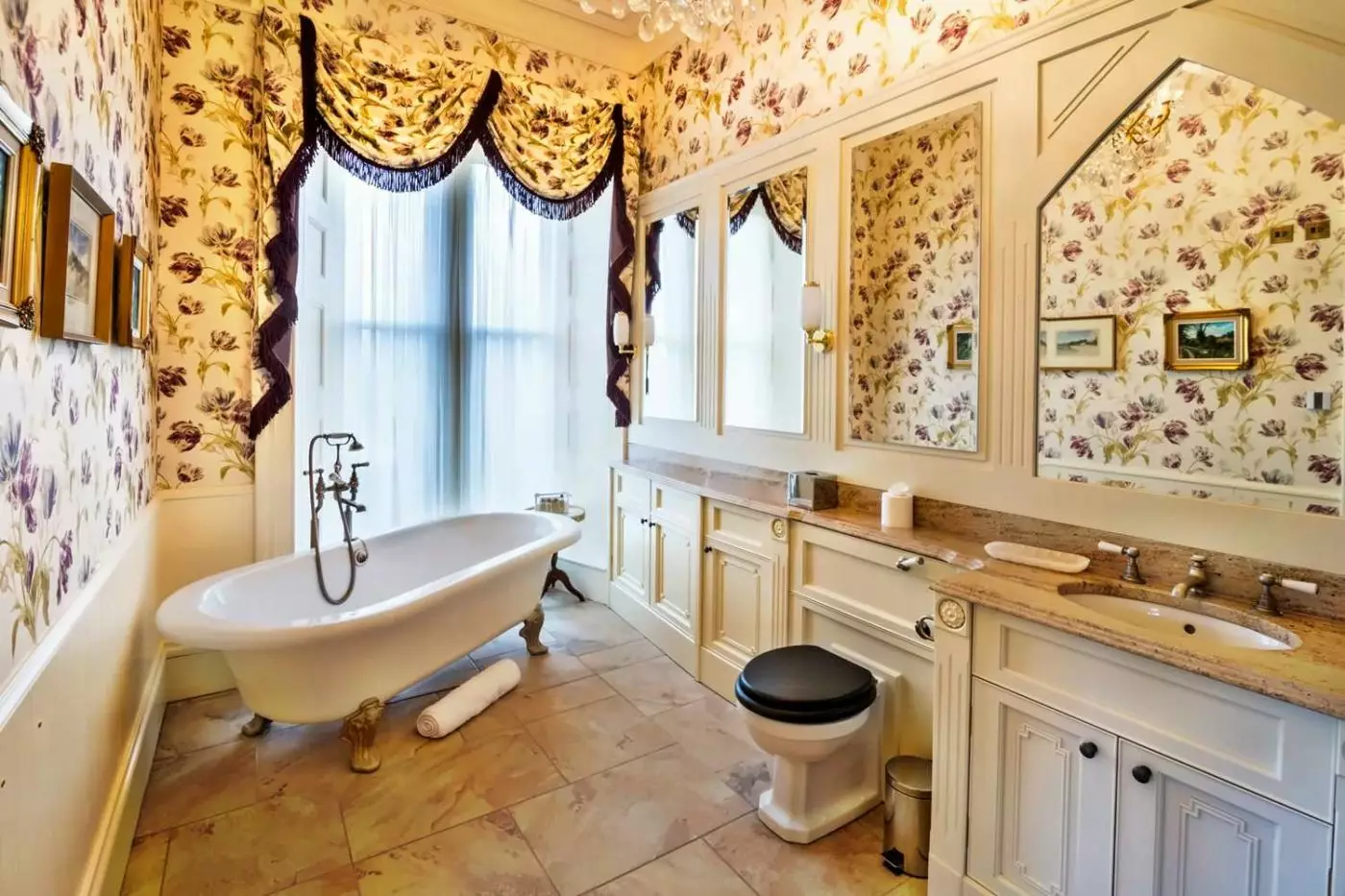 Crossbasket Castle Hotel, Spa & Restaurant