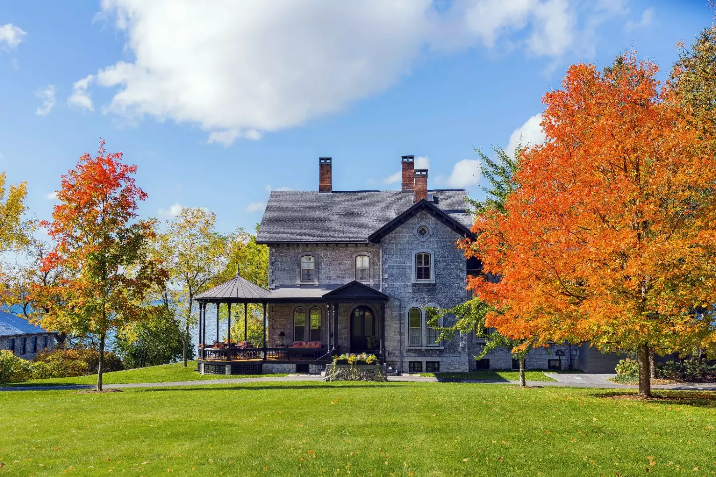 Inns of Aurora