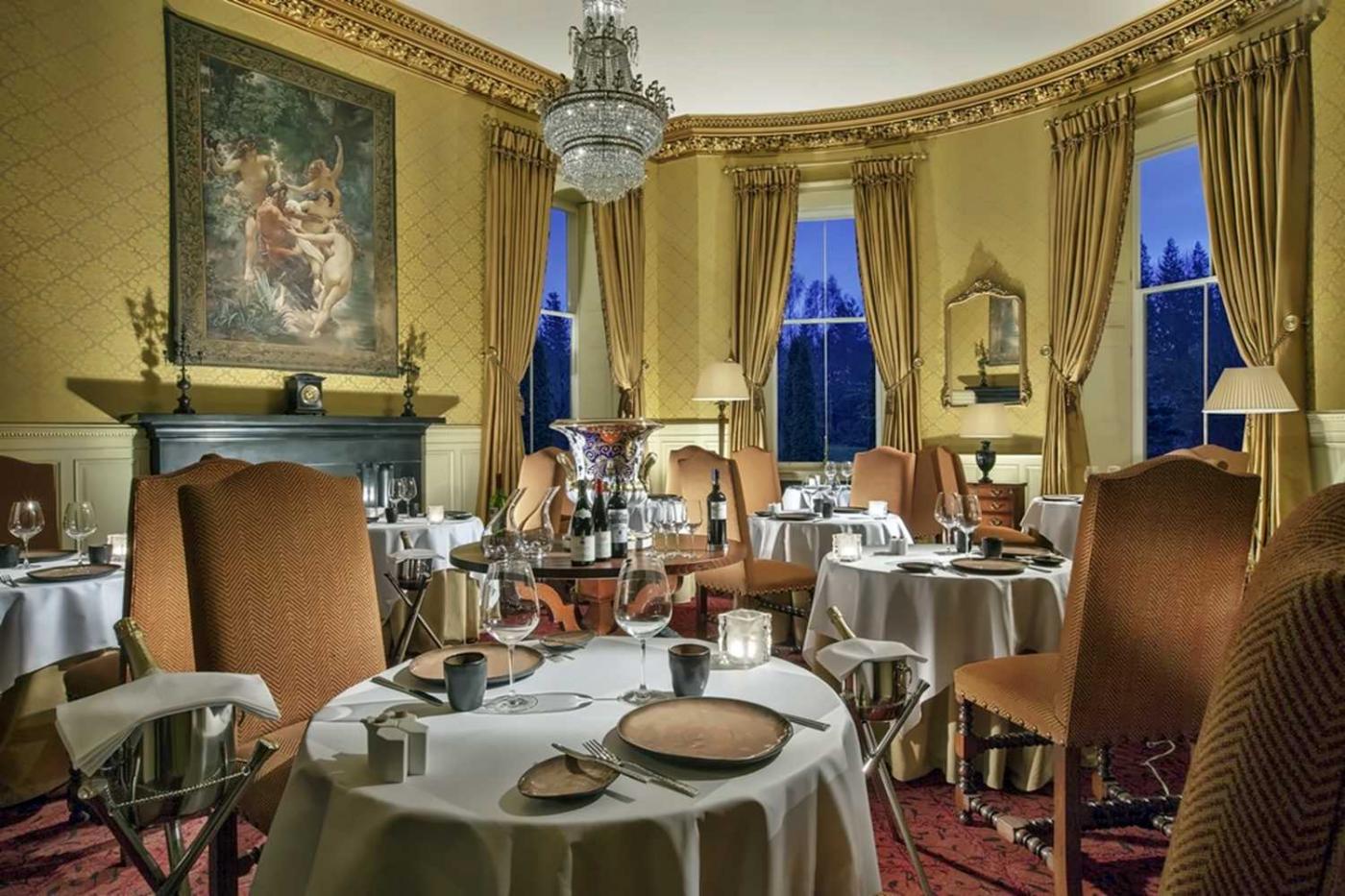 Crossbasket Castle Hotel, Spa & Restaurant