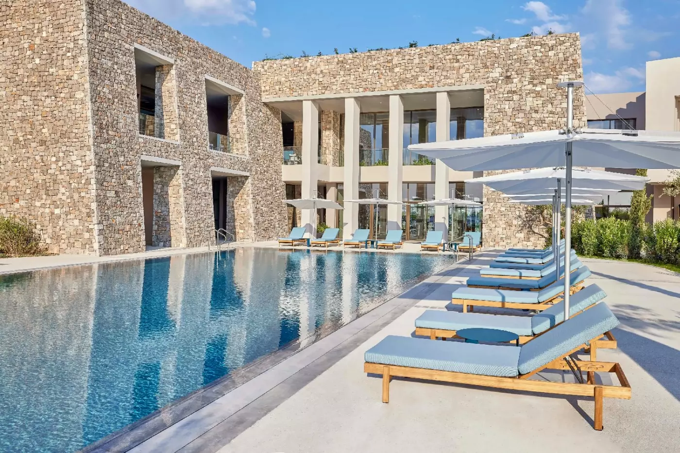 W Costa Navarino