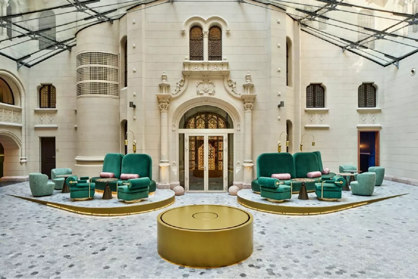 W Budapest