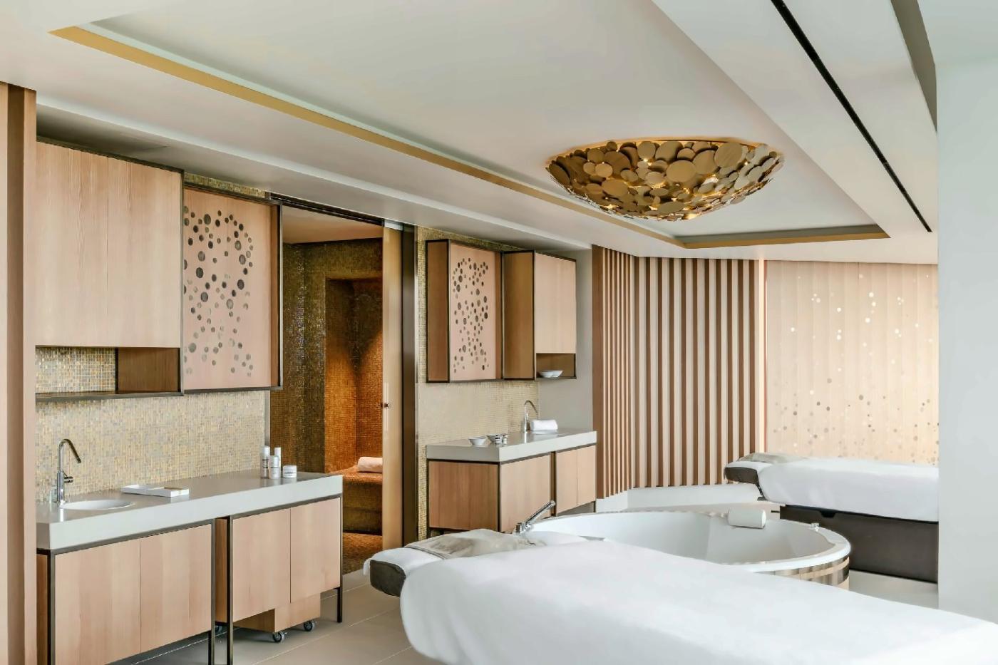 Royal Champagne Hotel & Spa