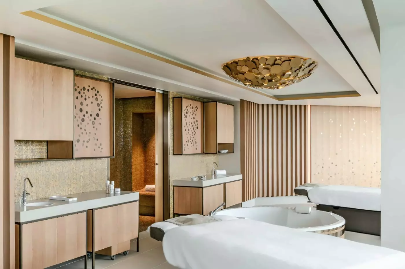 Royal Champagne Hotel & Spa
