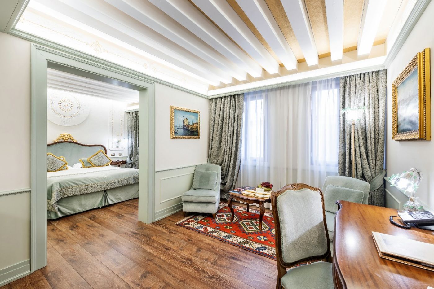 Hotel Monaco & Grand Canal