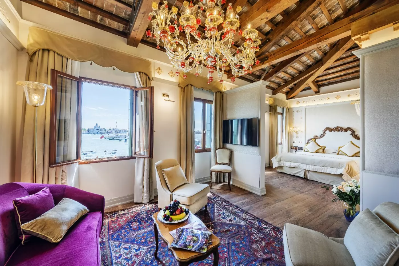 Hotel Monaco & Grand Canal