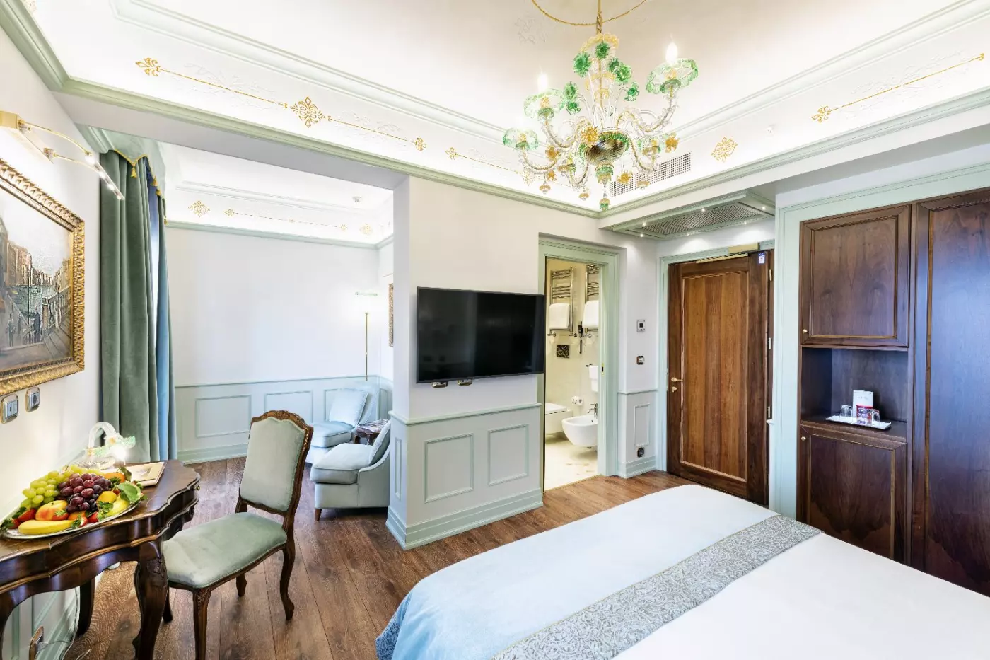 Hotel Monaco & Grand Canal