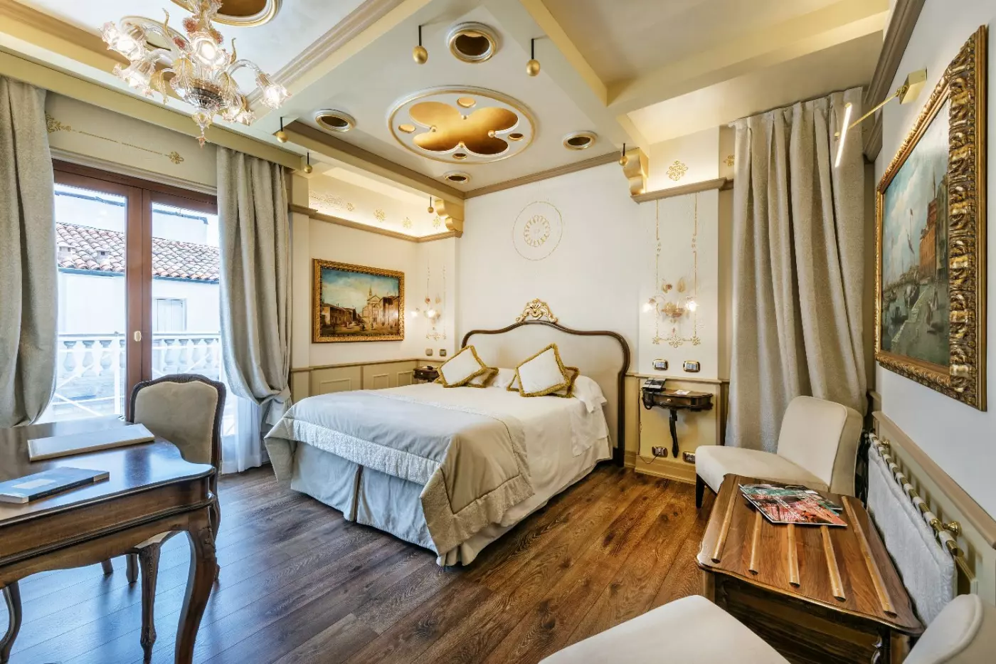 Hotel Monaco & Grand Canal