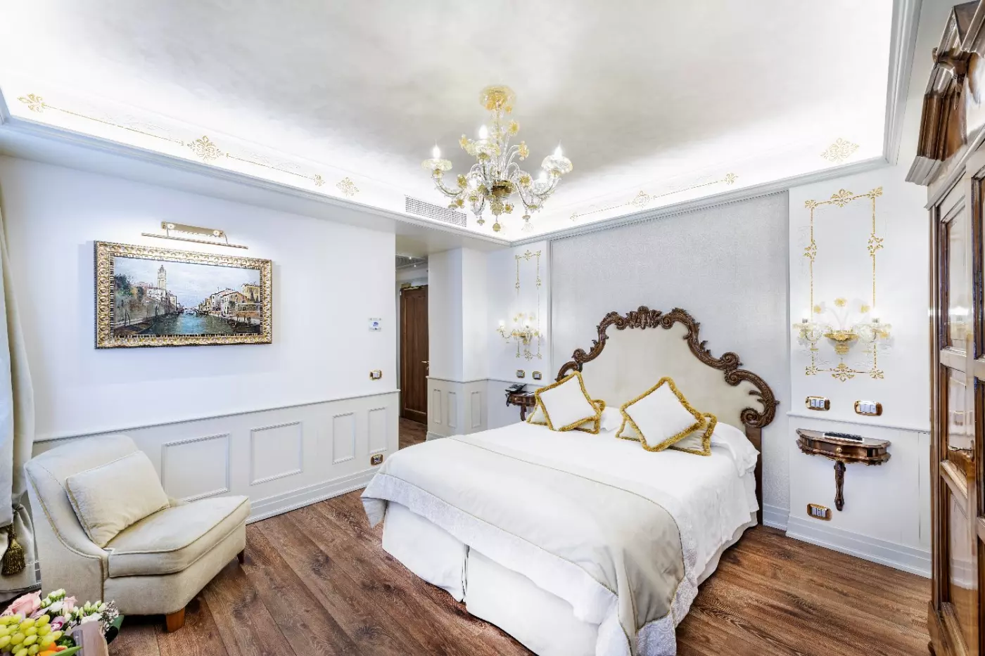 Hotel Monaco & Grand Canal
