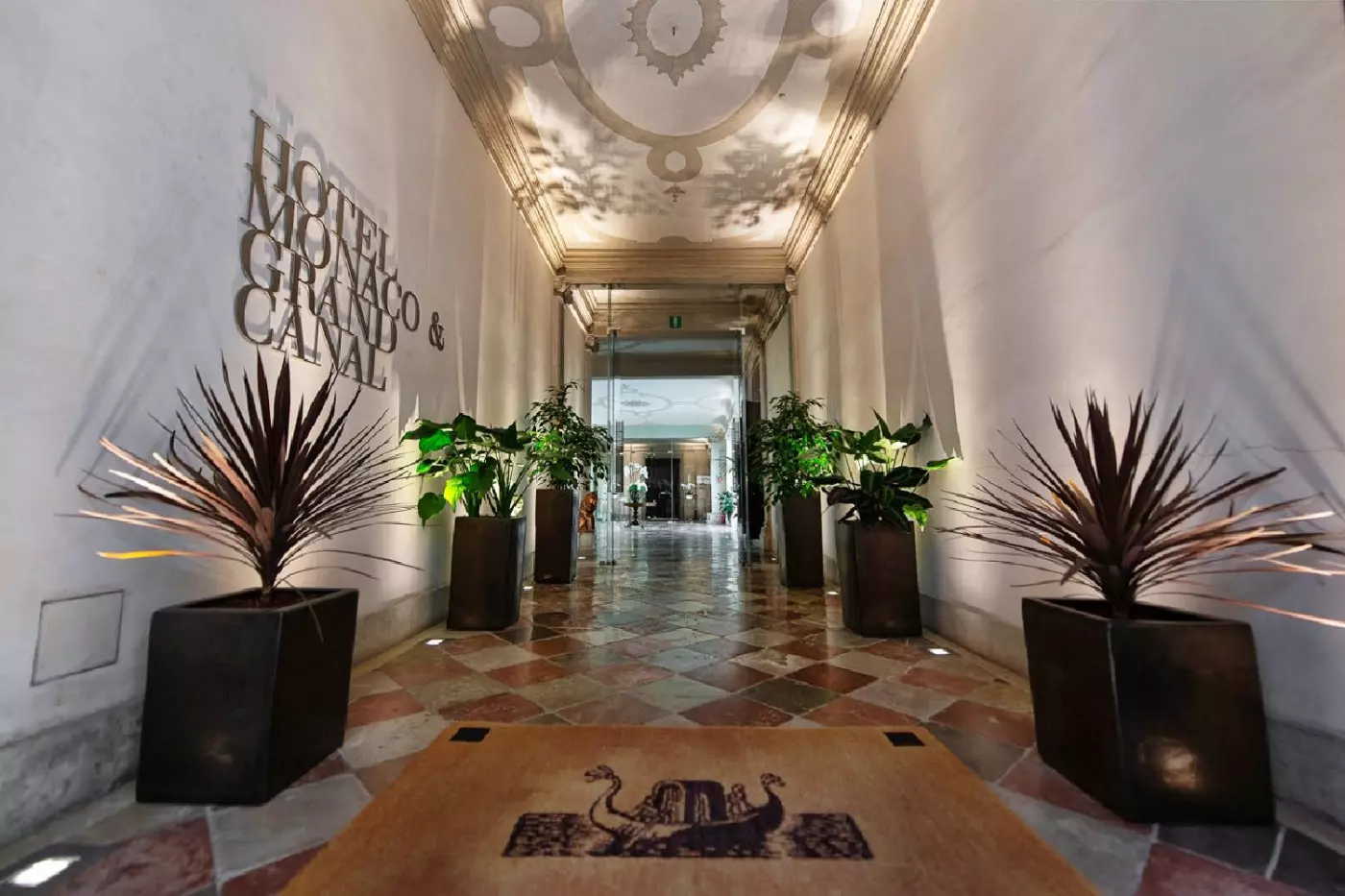 Hotel Monaco & Grand Canal