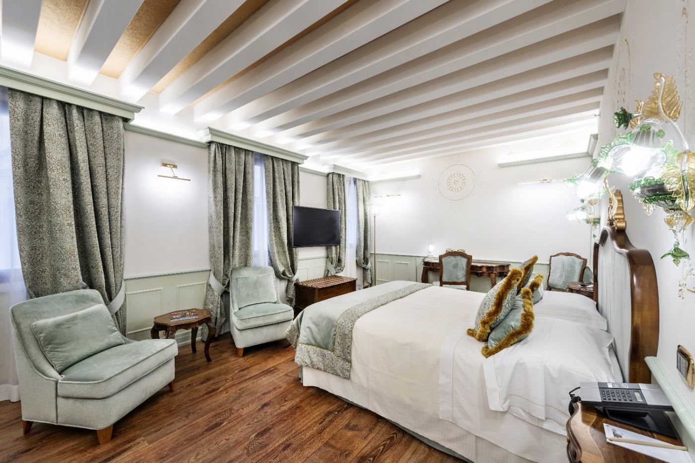 Hotel Monaco & Grand Canal