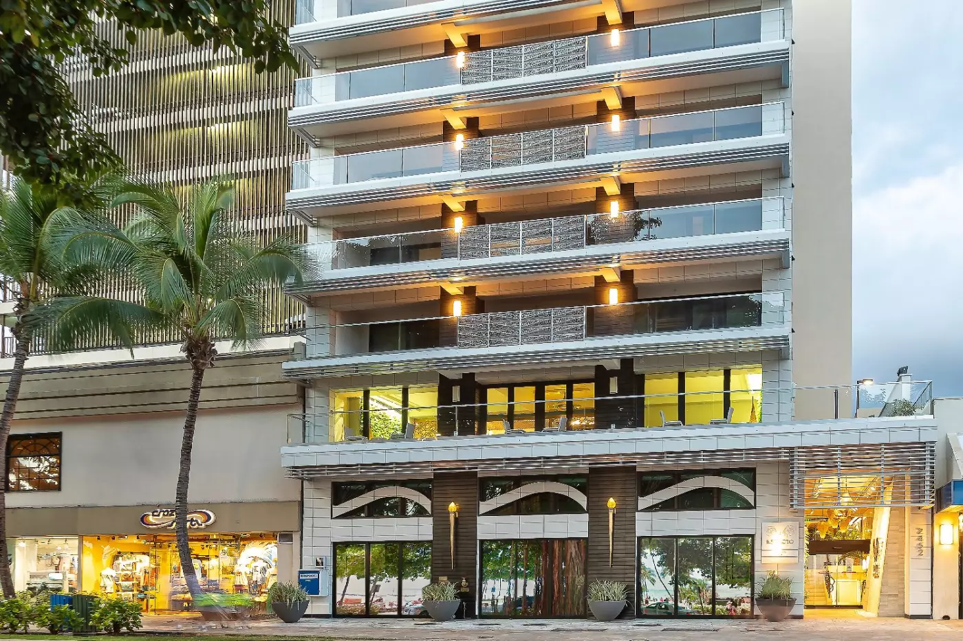ESPACIO The Jewel of Waikiki