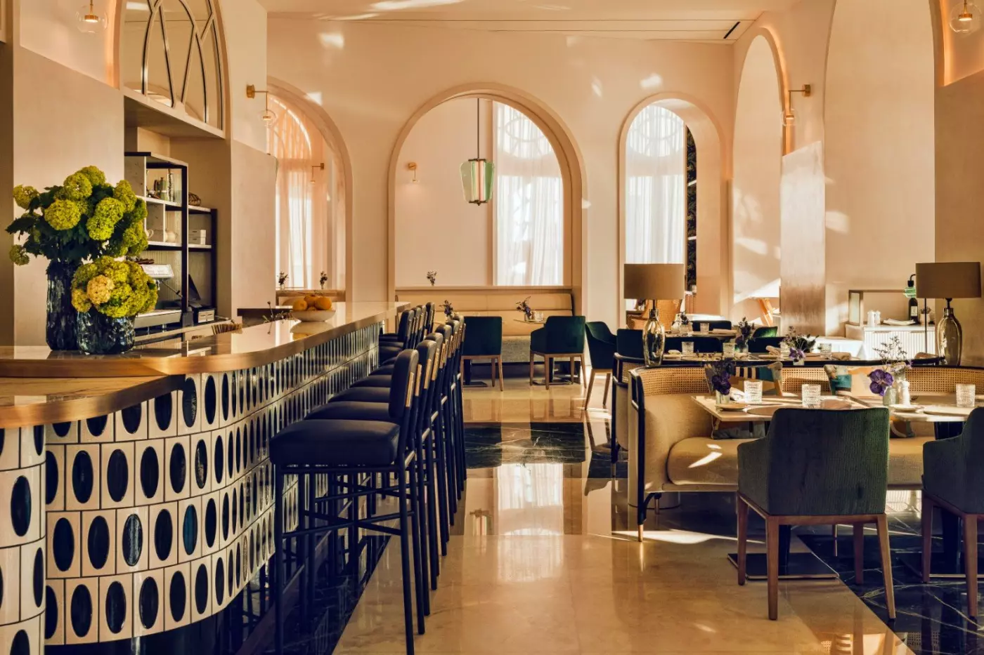 Carlton Cannes, A Regent Hotel