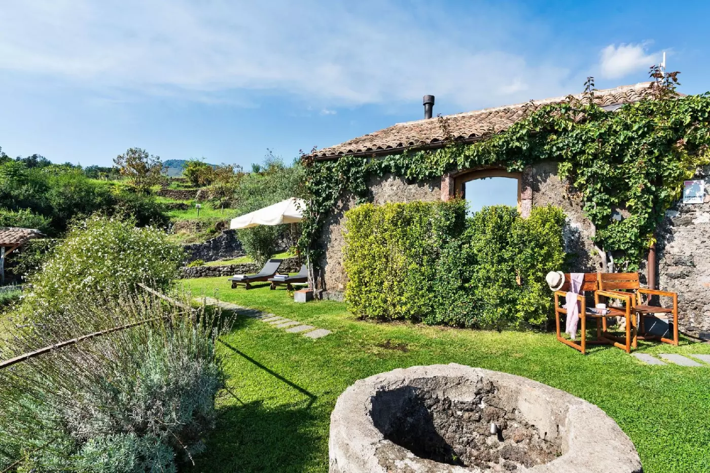 Monaci delle Terre Nere