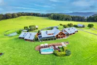 Thumbnail Spicers Peak Lodge