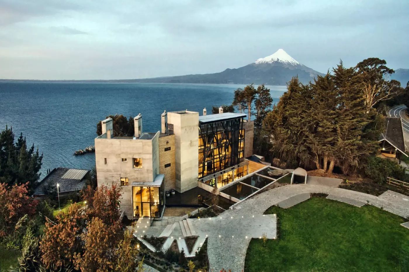 Hotel AWA Puerto Varas