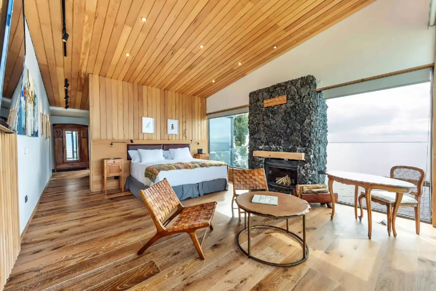 Hotel AWA Puerto Varas