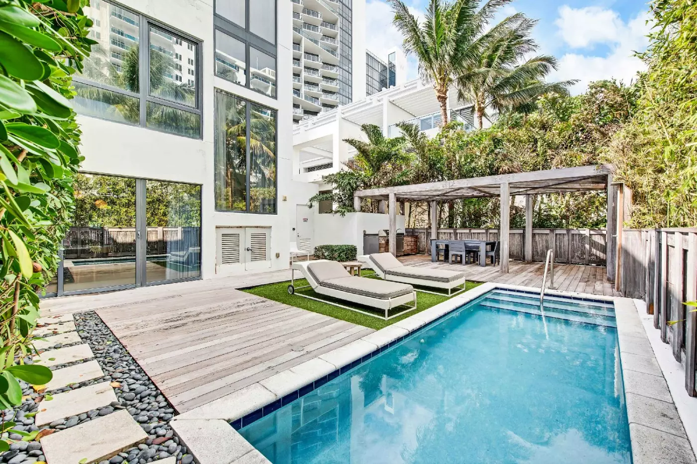 W South Beach