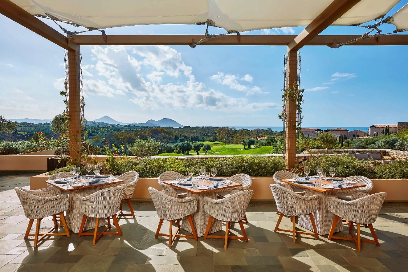 Romanos Costa Navarino