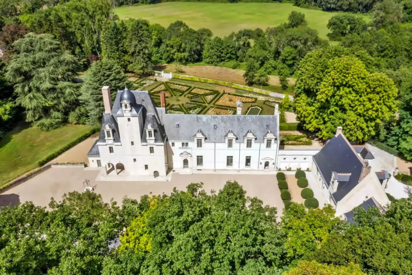 Chateau Louise de La Valliere