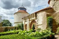 Thumbnail Chateau Louise de La Valliere