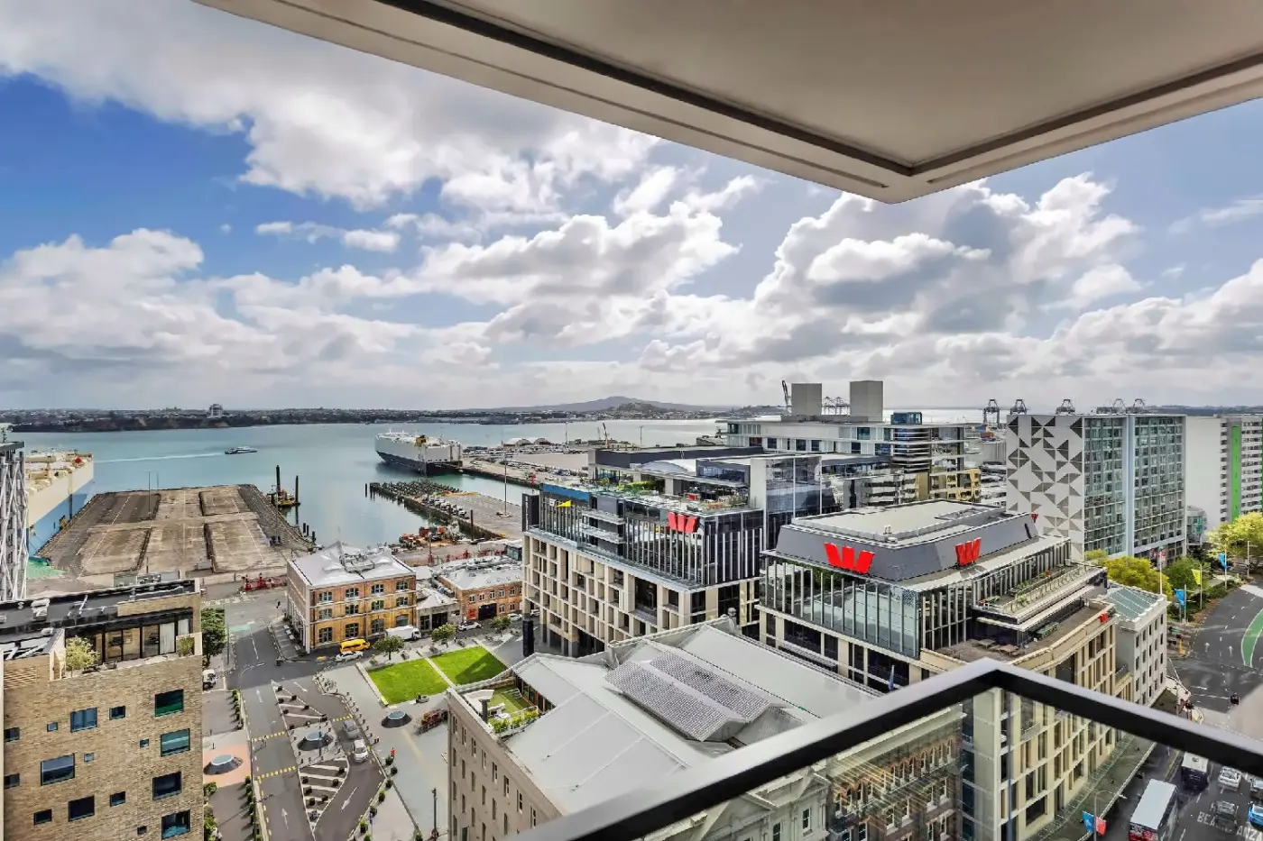 SO/ Auckland