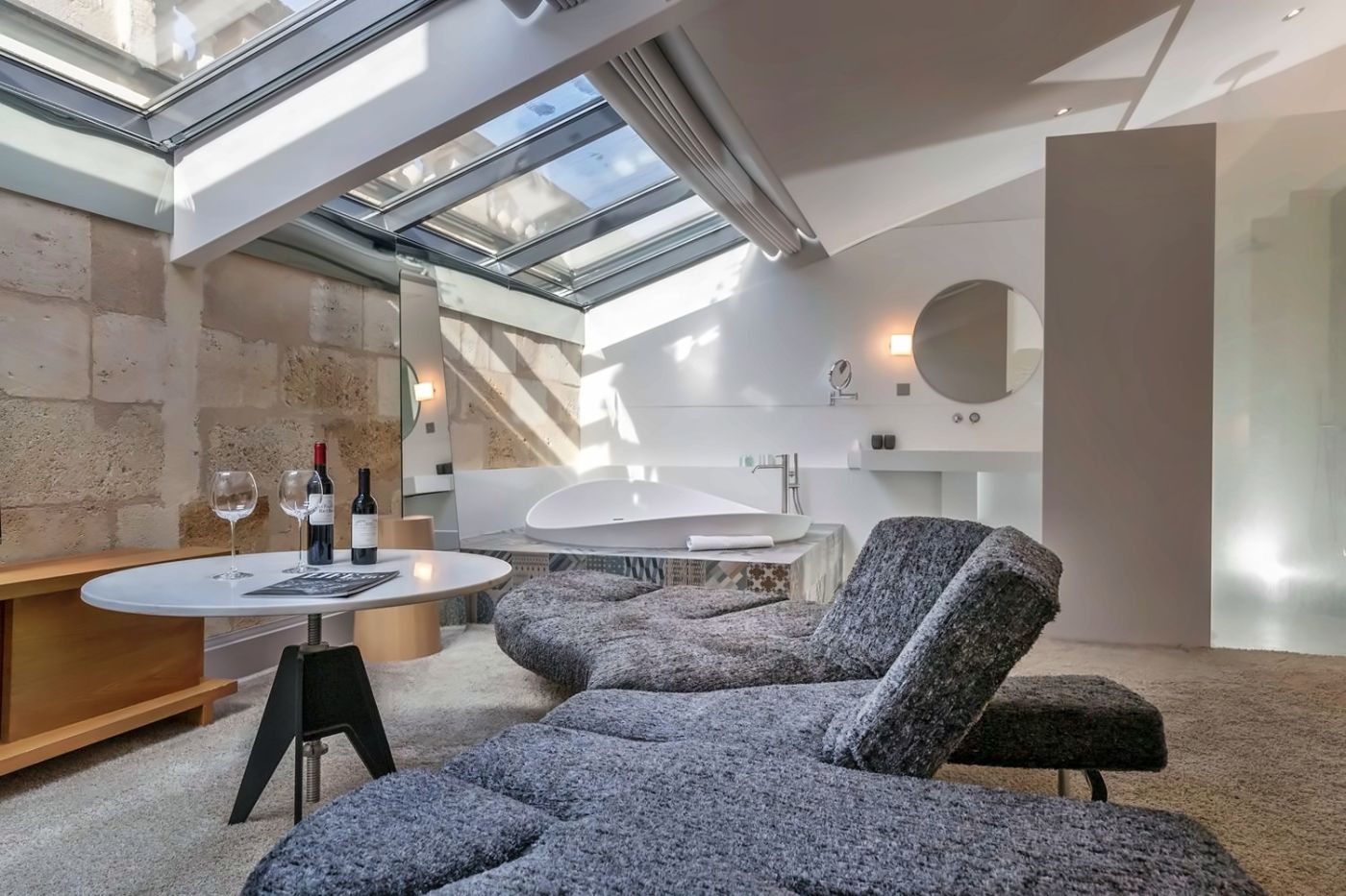 Yndo Hotel