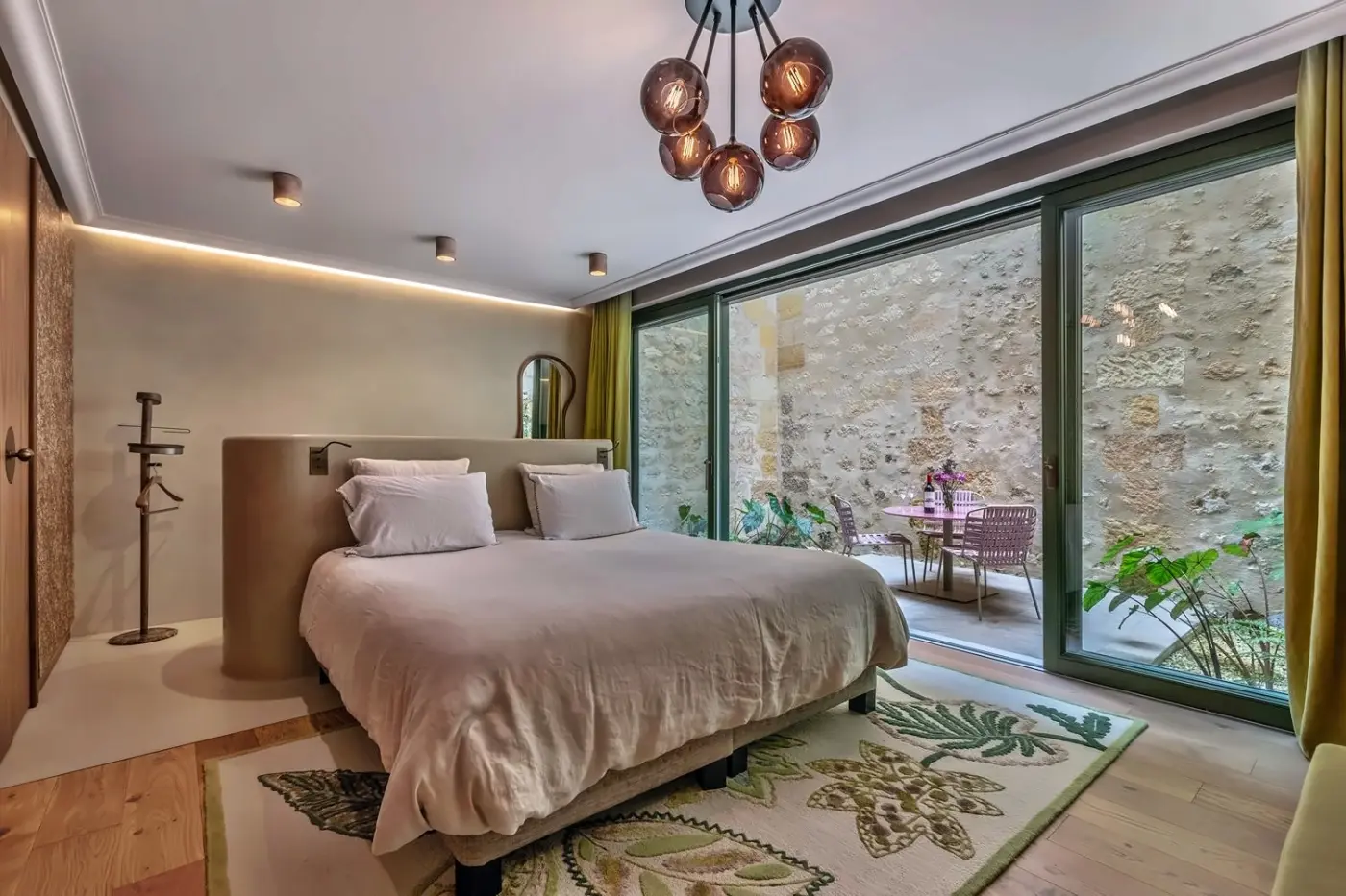 Yndo Hotel