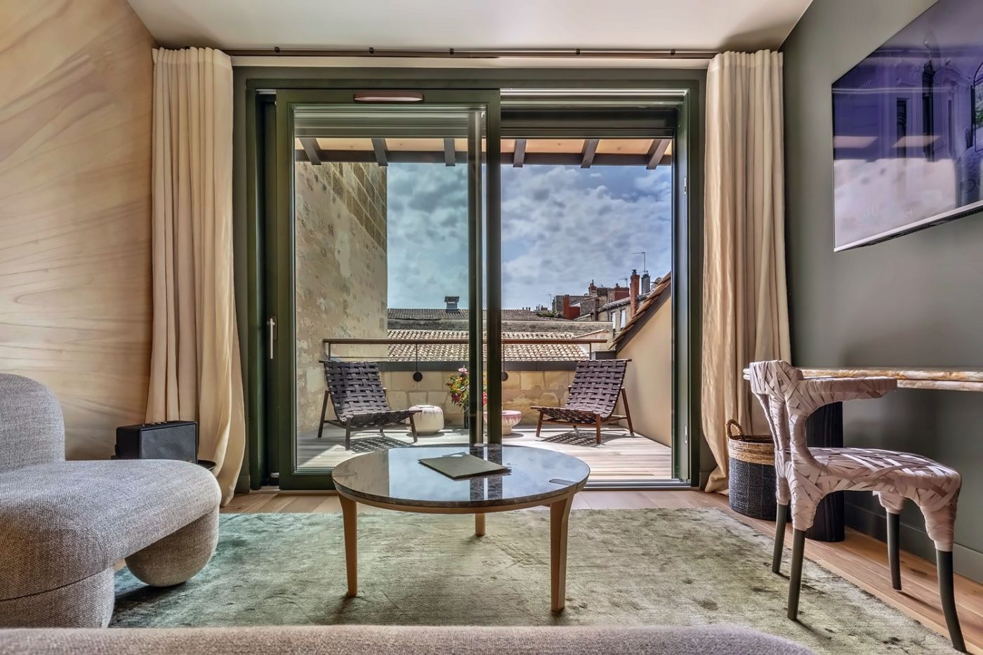 Yndo Hotel