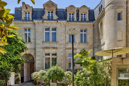 Yndo Hotel