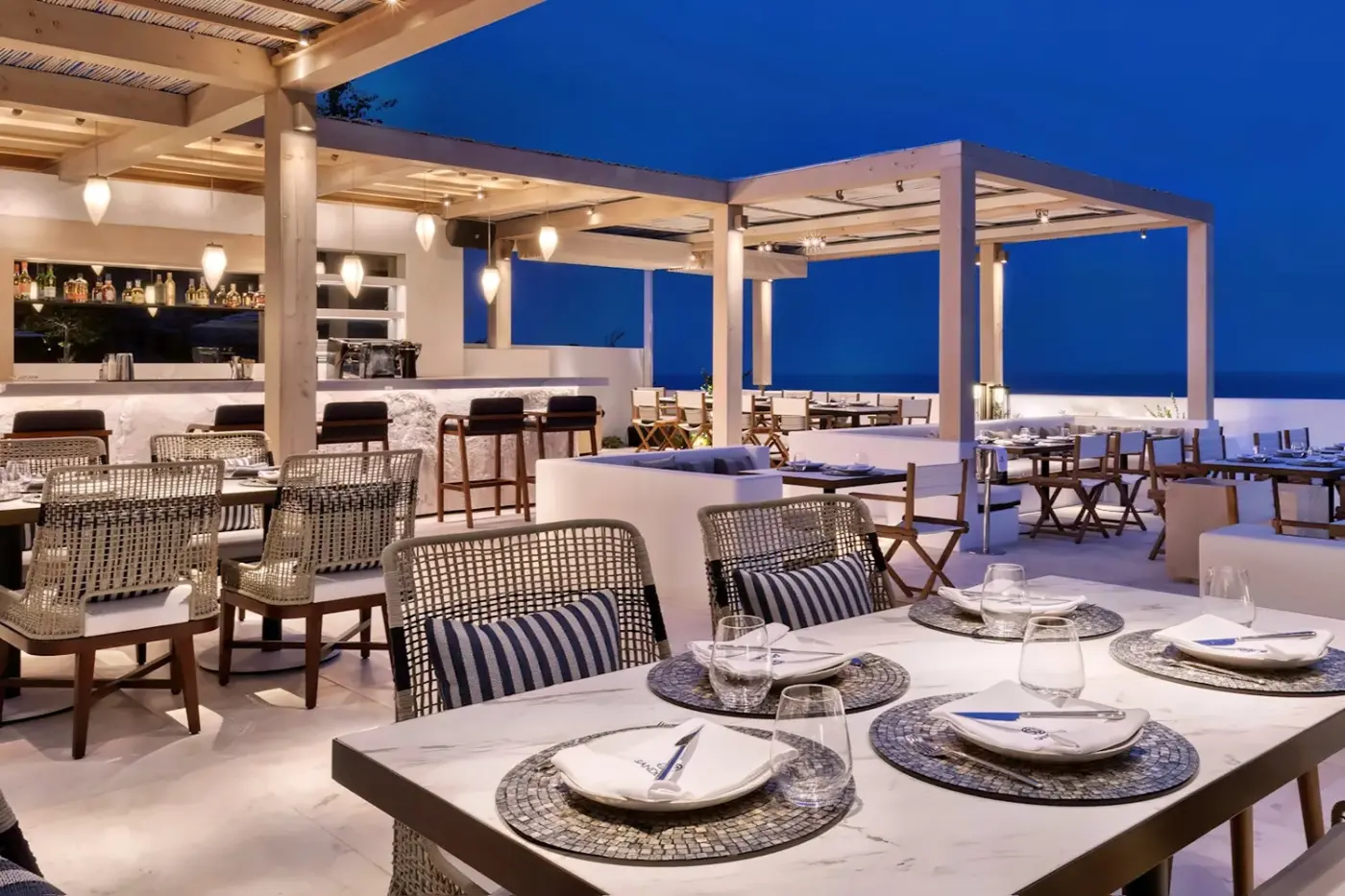 Sandblu Santorini, LXR Hotels & Resorts