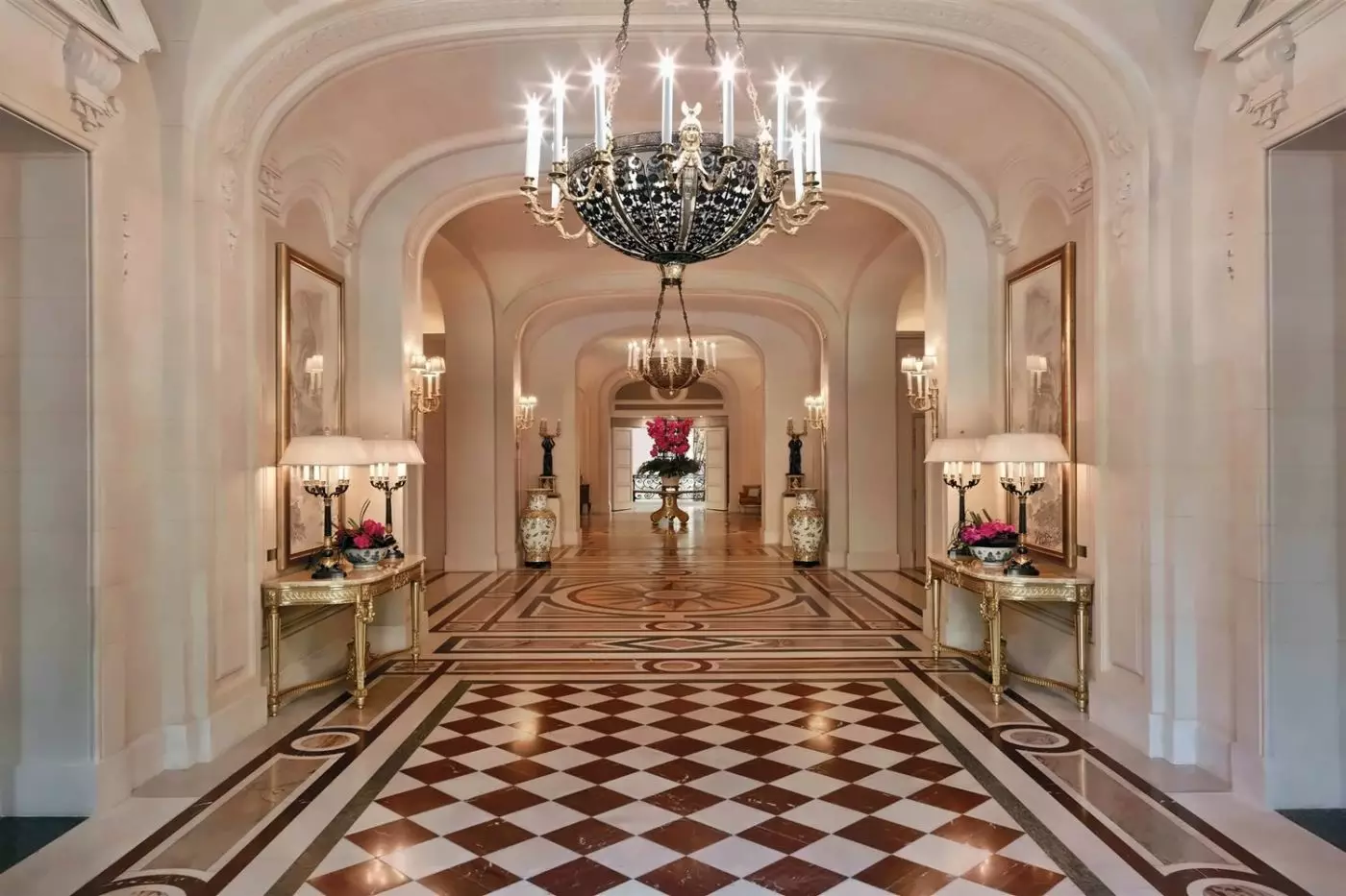 Shangri La Paris
