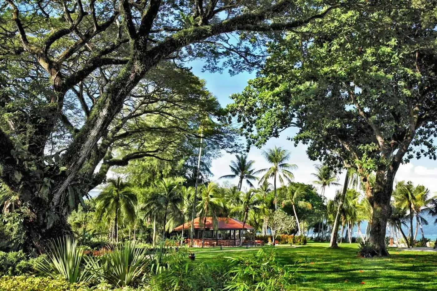 Shangri La Rasa Sayang Resort