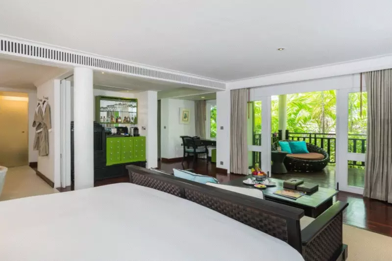 Classic Cliff Garden View Room