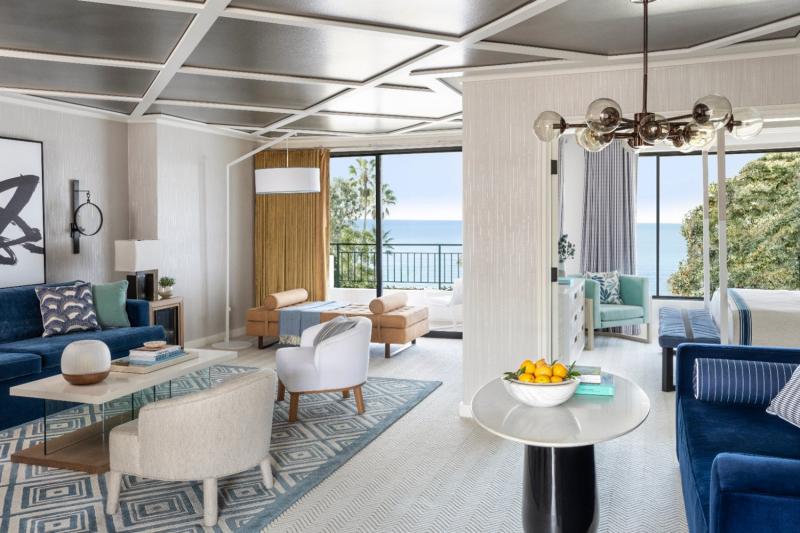 Penthouse Signature Oceanfront Terrace Suite