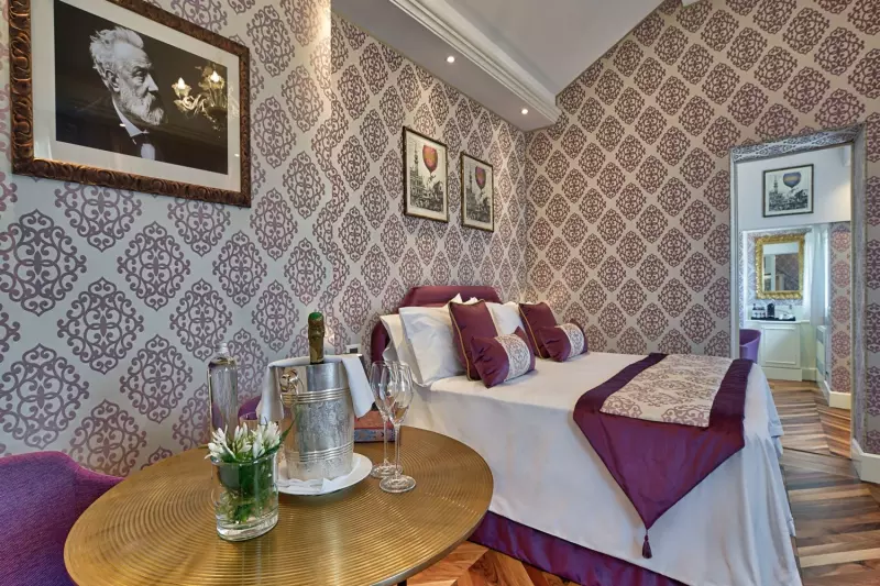 Jules Verne Suite