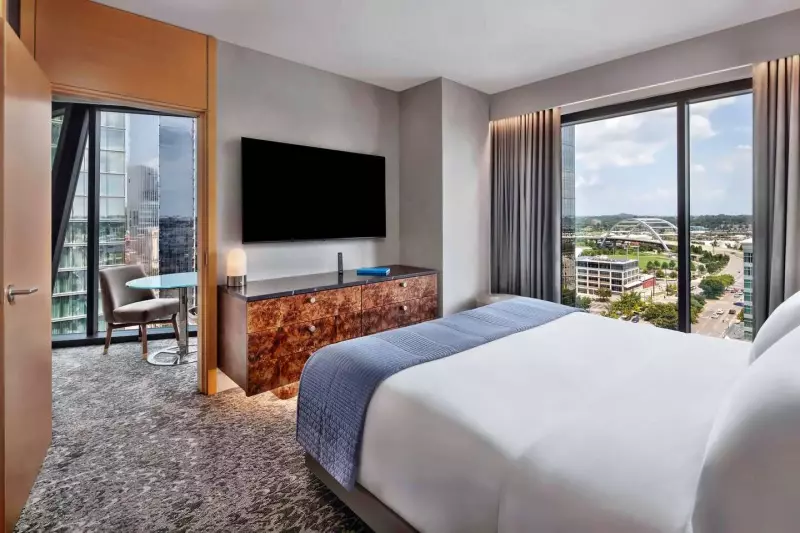 Corner Suite 