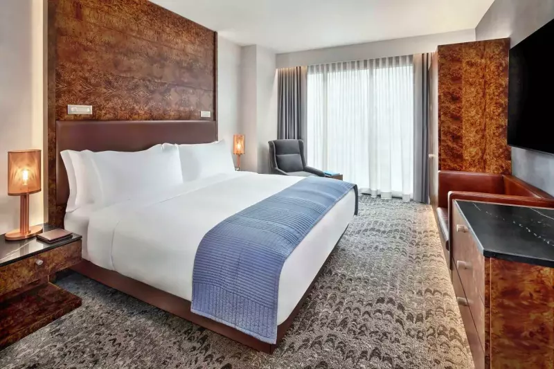 Deluxe Suite 