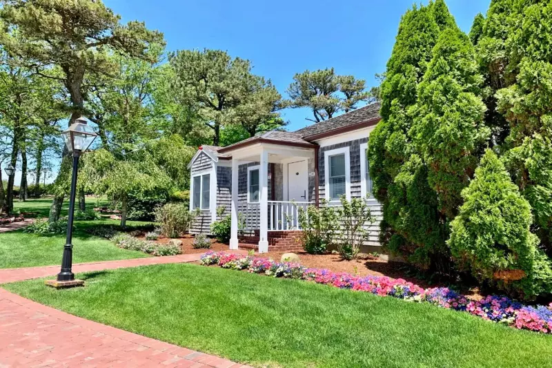 Partial Ocean View Cottage Suite