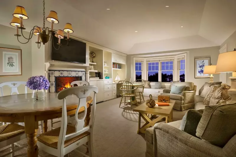 Deluxe Cottage Suite