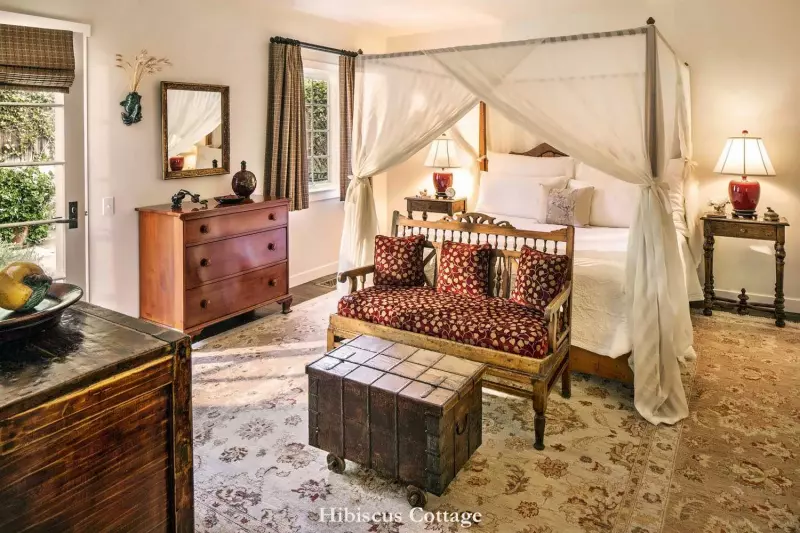 Hibiscus Hideaway