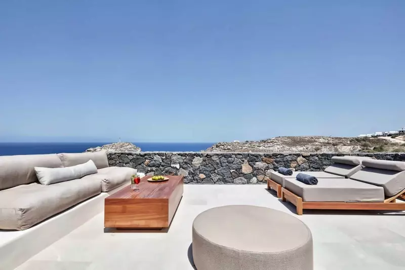 Deluxe Pool Suite