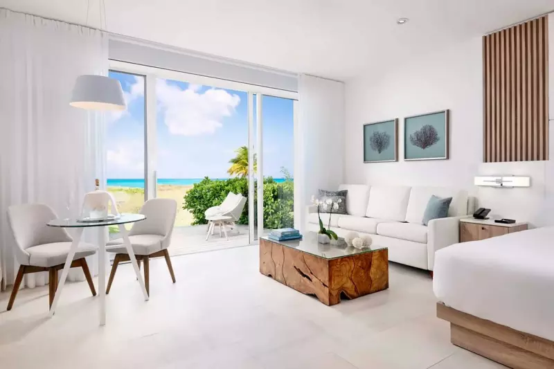 Beach Level Grand Deluxe Oceanfront Studio