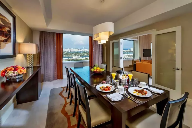 Royal Palm Club Suite
