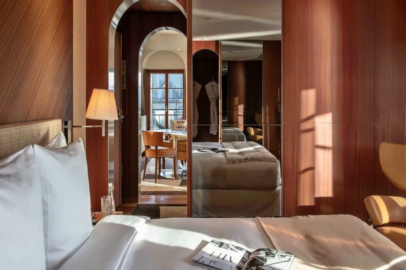 Lake View Suite 