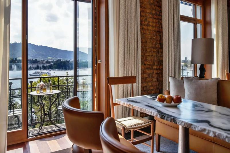 Eden Lake View Suite 
