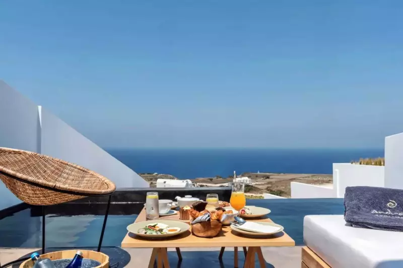 Executive Infinity Pool Suite