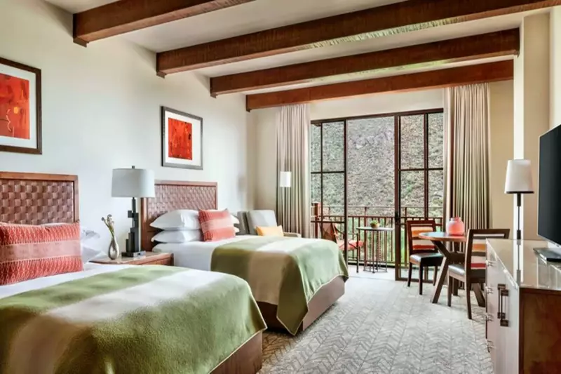 Connecting Guest Rooms